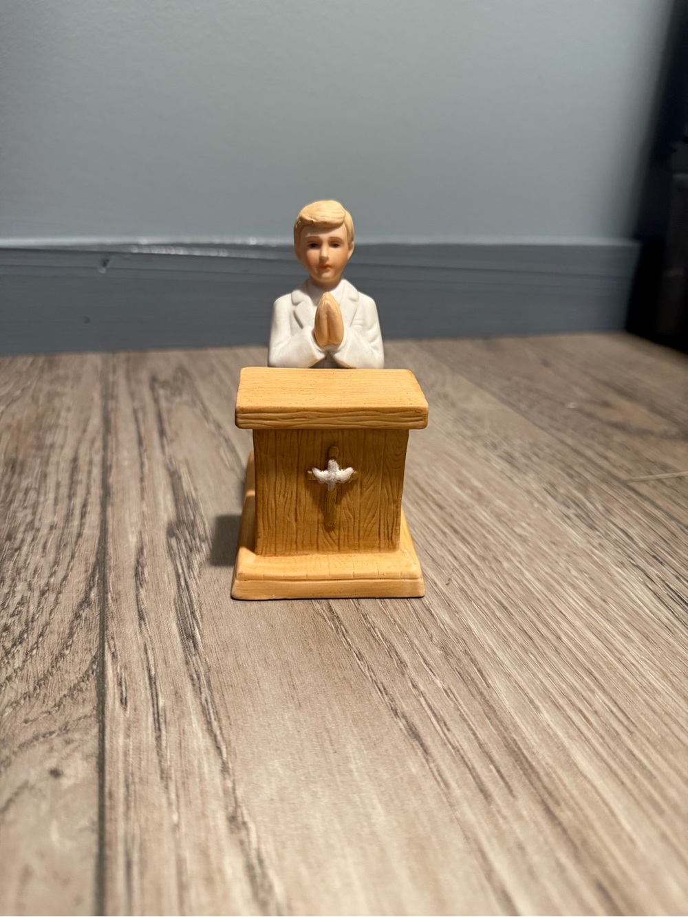 Vintage First communion or conformation prayer kneeling figurine
